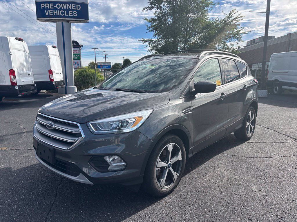 Used 2017 Ford Escape SE w/ Equipment Group 201A AWD/4WD image 1