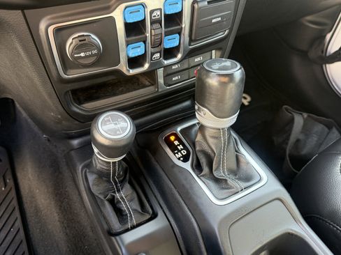 Used 2023 Jeep Wrangler Sahara image 25