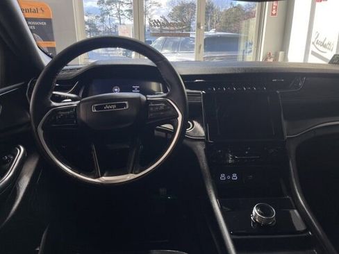 Used 2024 Jeep Grand Cherokee Altitude image 10