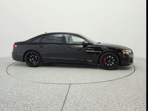 Used 2022 Audi S8 image 4