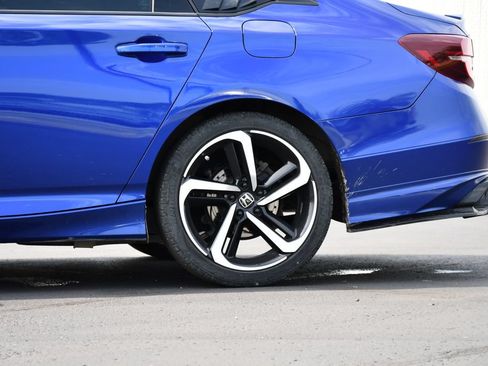Used 2018 Honda Accord Sport image 11