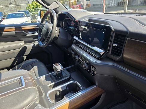 Used 2022 Chevrolet Silverado 1500 High Country w/ Max Trailering Package image 11