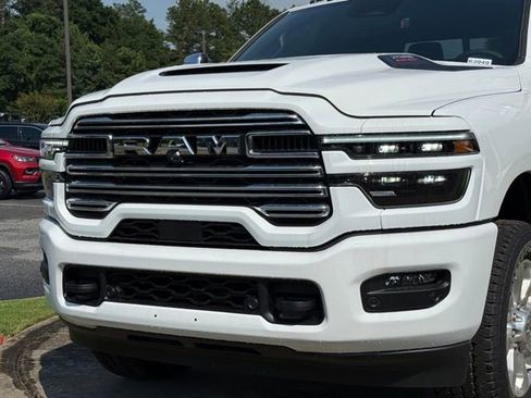 New 2026 RAM 2500 Laramie AWD/4WD image 10