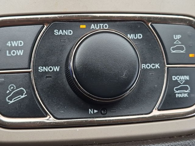 Used 2014 Jeep Grand Cherokee Summit AWD/4WD image 26