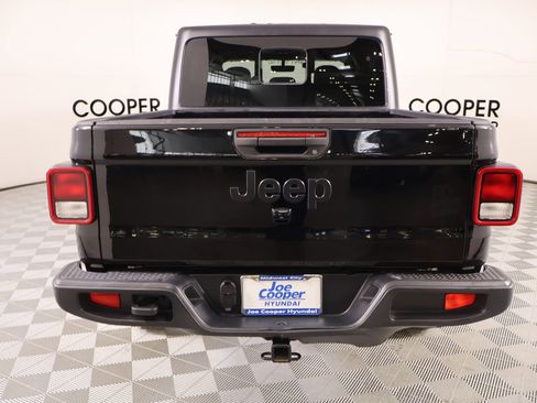 Used 2023 Jeep Gladiator Willys image 21