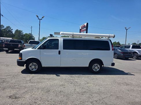 Used 2014 Chevrolet Express 2500 image 2