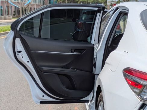 Used 2019 Toyota Camry SE image 10