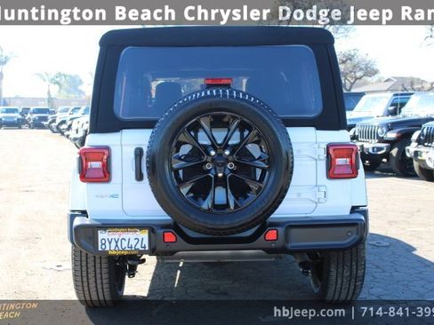 Used 2021 Jeep Wrangler Unlimited Sahara w/ Safety Group image 4