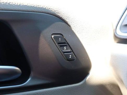 Used 2020 Chrysler Pacifica Touring-L Plus FWD image 20