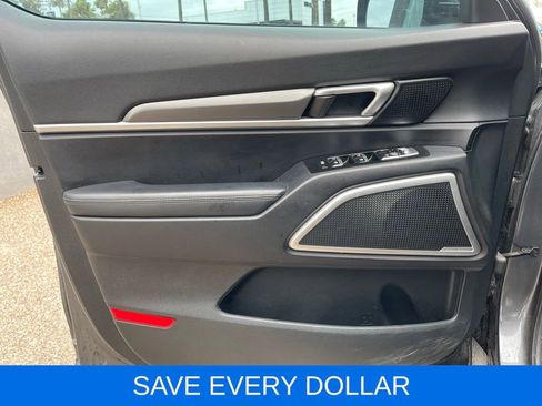 Used 2022 Kia Telluride LX FWD image 13