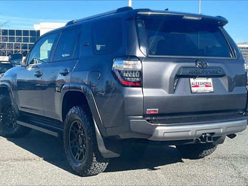 Used 2018 Toyota 4Runner TRD Off-Road Premium image 11