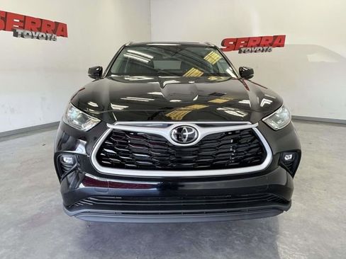 Used 2023 Toyota Highlander XLE image 6