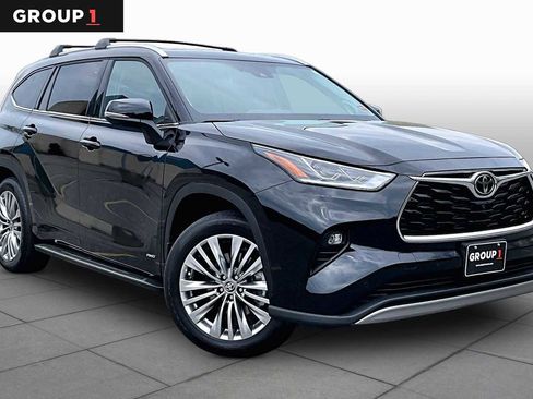 Used 2026 Toyota Highlander Platinum AWD/4WD image 3