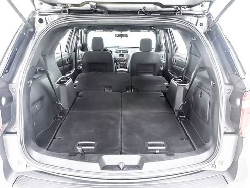 Used 2018 Ford Explorer XLT FWD image 38