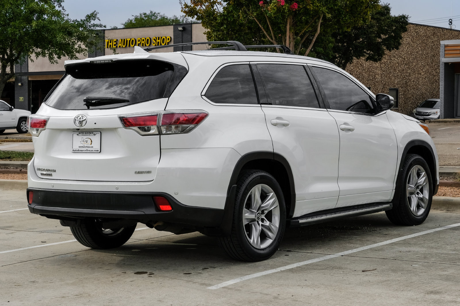 Used 2016 Toyota Highlander Limited w/ Driver Technology Package FWD image 8
