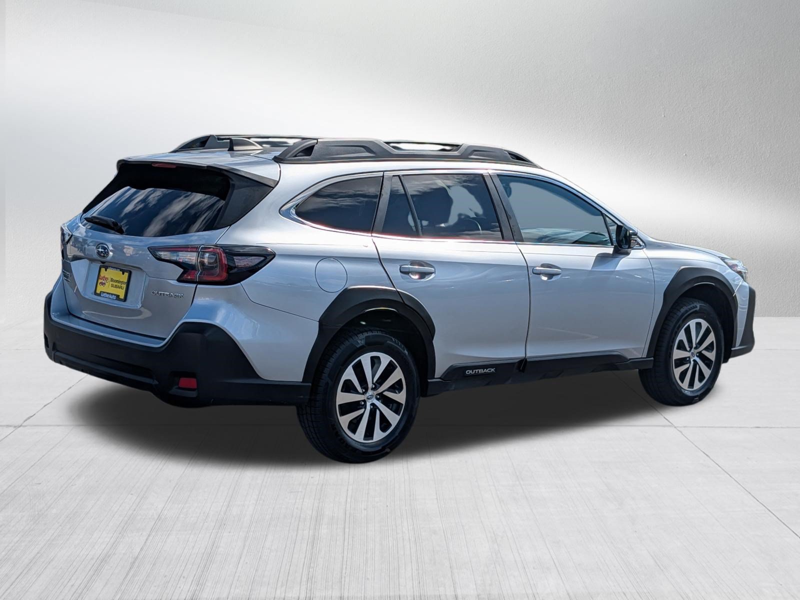 Used 2024 Subaru Outback Premium AWD/4WD image 3