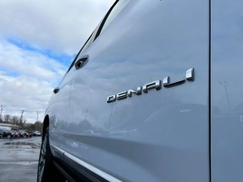 Used 2021 GMC Yukon Denali w/ Denali Premium Package image 15