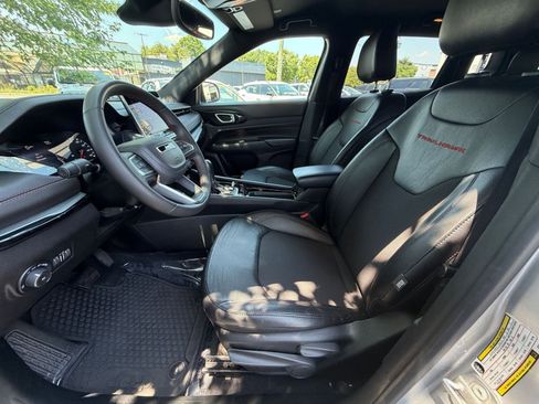 Used 2025 Jeep Compass Trailhawk AWD/4WD image 35