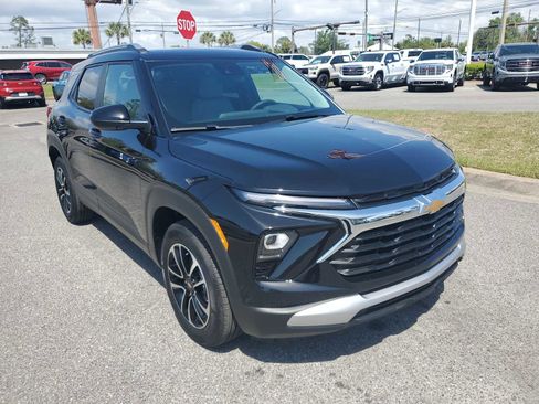 New 2026 Chevrolet TrailBlazer LT w/ LT Cold Weather Package FWD image 8