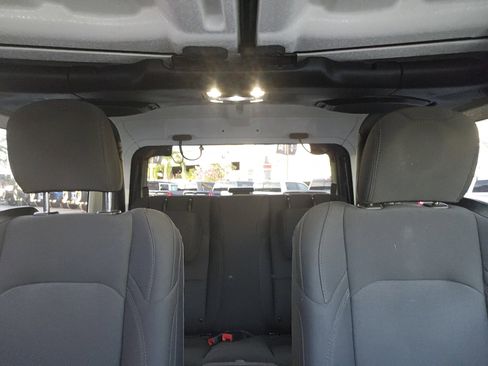 Used 2020 Jeep Wrangler Sport image 27