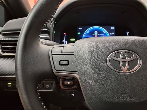 Used 2025 Toyota Camry SE FWD image 28