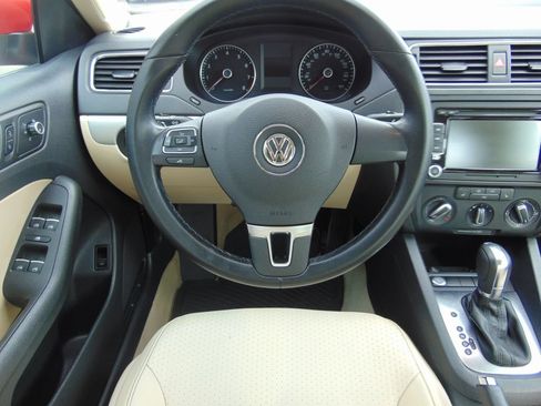 Used 2014 Volkswagen Jetta SE FWD image 18