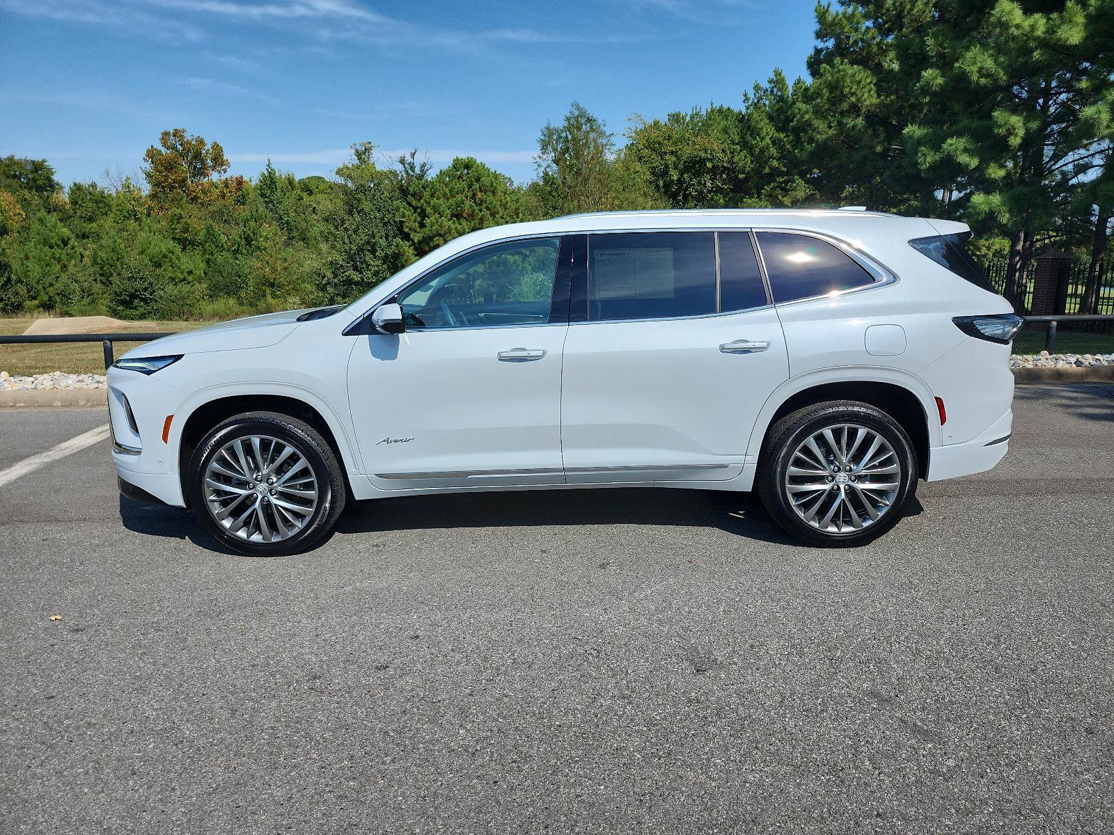 Used 2026 Buick Enclave Avenir w/ Super Cruise Package FWD image 2