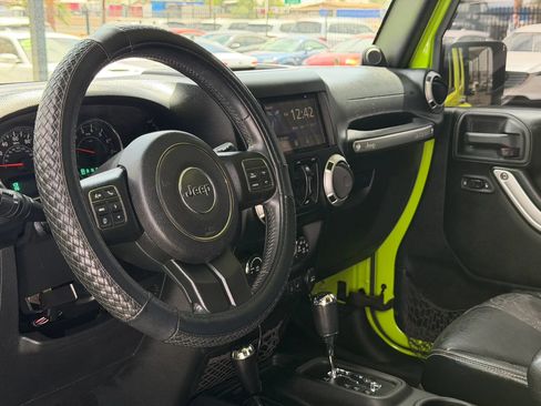 Used 2013 Jeep Wrangler Unlimited Sahara w/ Connectivity Group AWD/4WD image 15