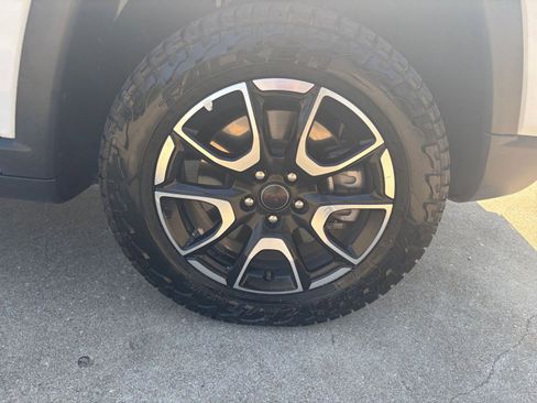 Used 2025 Jeep Compass Trailhawk w/ Trailer Tow Group image 29