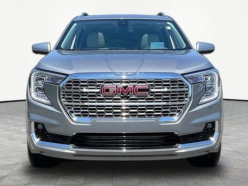 Used 2024 GMC Terrain Denali w/ Denali Premium Package AWD/4WD image 2