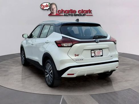 Used 2023 Nissan Kicks SV FWD image 3