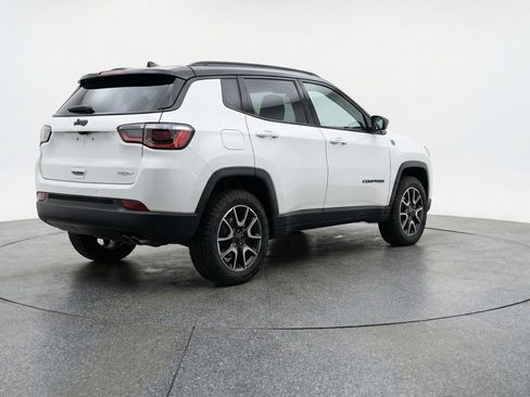 Used 2025 Jeep Compass Trailhawk w/ Trailer Tow Group AWD/4WD image 9