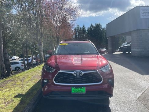 Used 2022 Toyota Highlander XLE image 11