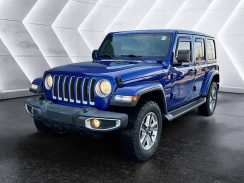 Used 2018 Jeep Wrangler Unlimited Sahara image 3