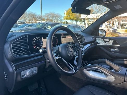 Used 2025 Mercedes-Benz GLS 450 4MATIC image 17