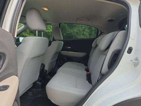 Used 2021 Honda HR-V LX image 32
