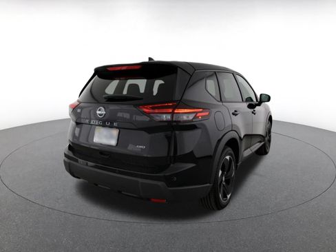 Used 2025 Nissan Rogue SV AWD/4WD image 9