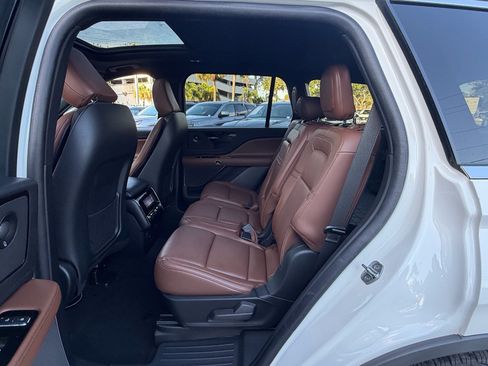 Used 2022 Lincoln Aviator Reserve w/ Elements Package Plus RWD image 11