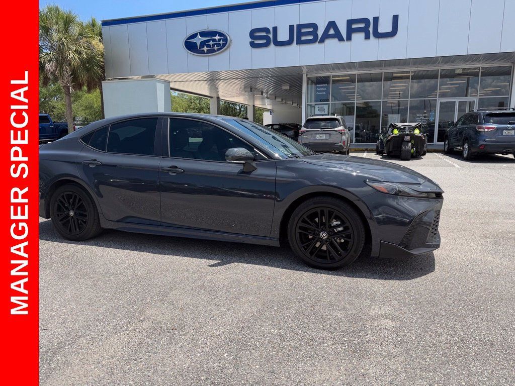 Used 2025 Toyota Camry SE FWD image 1