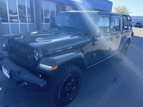 Used 2024 Jeep Gladiator Sport image 2