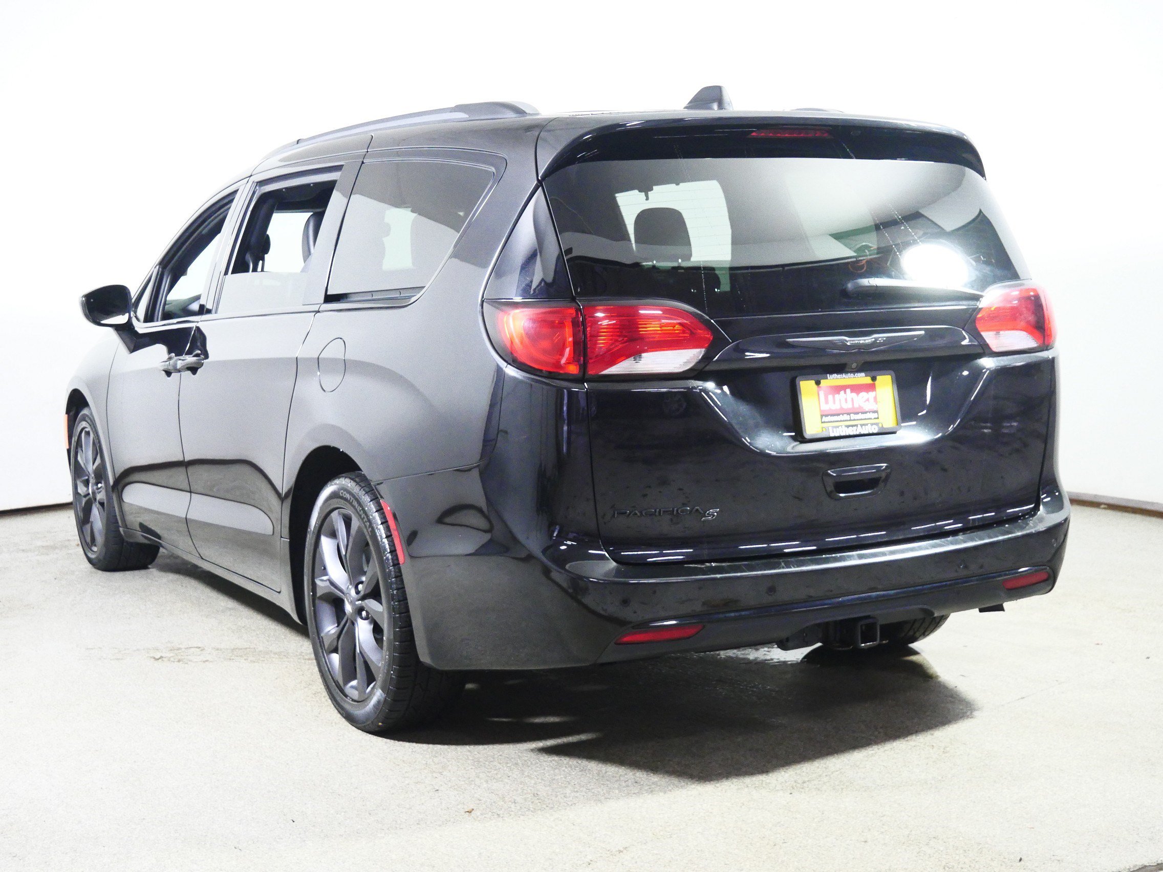 Used 2020 Chrysler Pacifica Touring-L FWD image 5