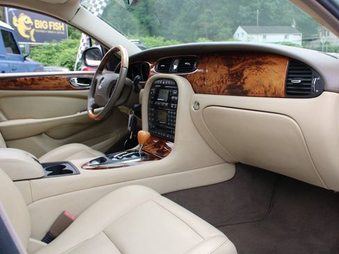 Used 2006 Jaguar XJ8 RWD image 36