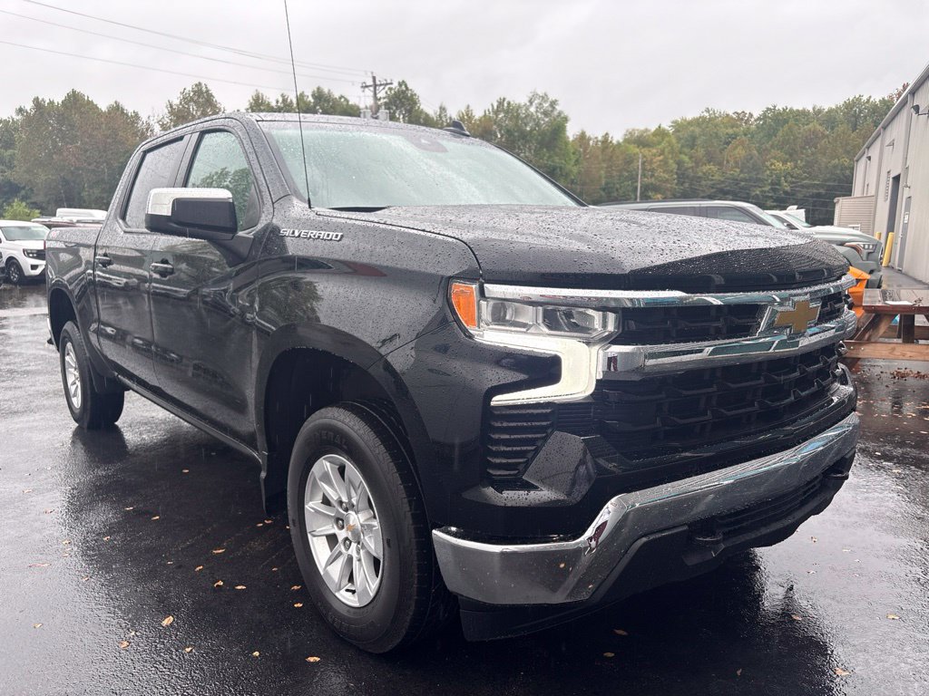 Used 2025 Chevrolet Silverado 1500 LT AWD/4WD image 2