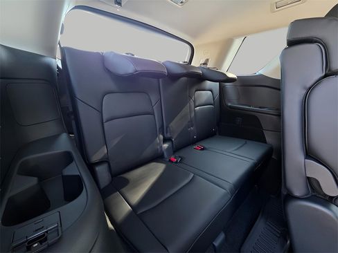 New 2026 Nissan Pathfinder SL image 10