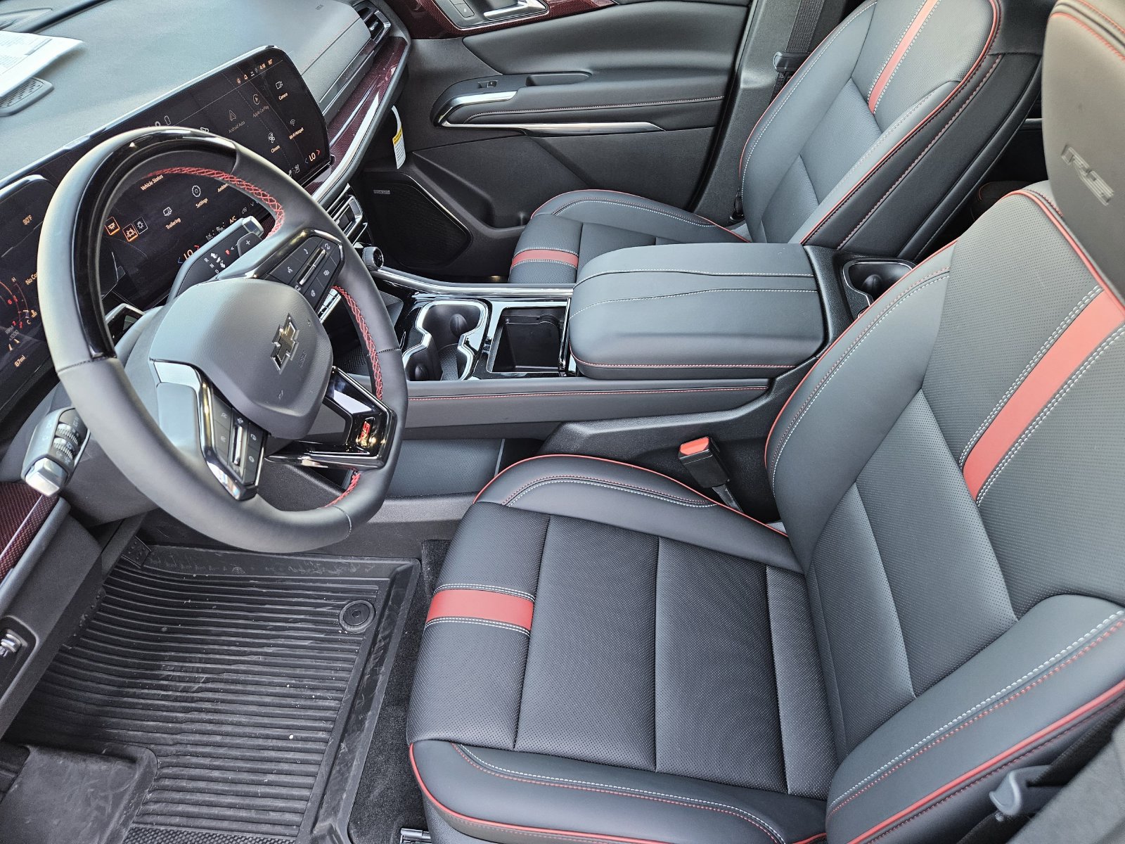 New 2027 Chevrolet Traverse RS w/ LPO, Floor Liner Package FWD image 15