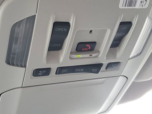 Used 2025 Toyota Highlander XLE image 21