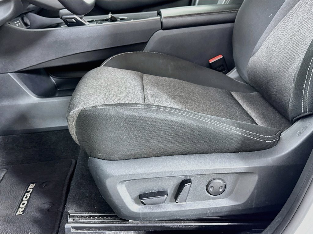 Used 2025 Nissan Rogue SV FWD image 22
