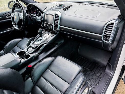 Used 2013 Porsche Cayenne Turbo image 28