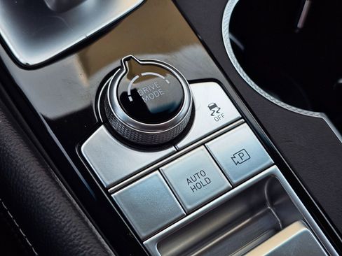 Used 2025 Genesis G70 2.5T image 38