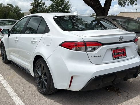 Certified 2025 Toyota Corolla SE w/ SE Premium Package FWD image 4
